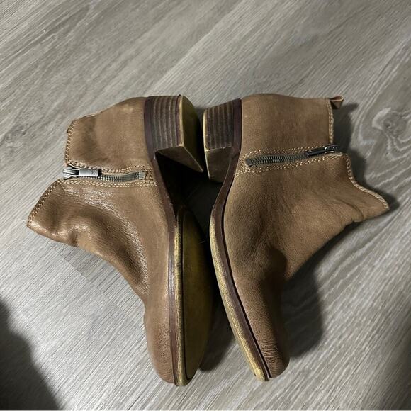 Lucky Brand Basel Taupe Dune Side Zip Block Heel Leather Booties Size 8 - Picture 4 of 10